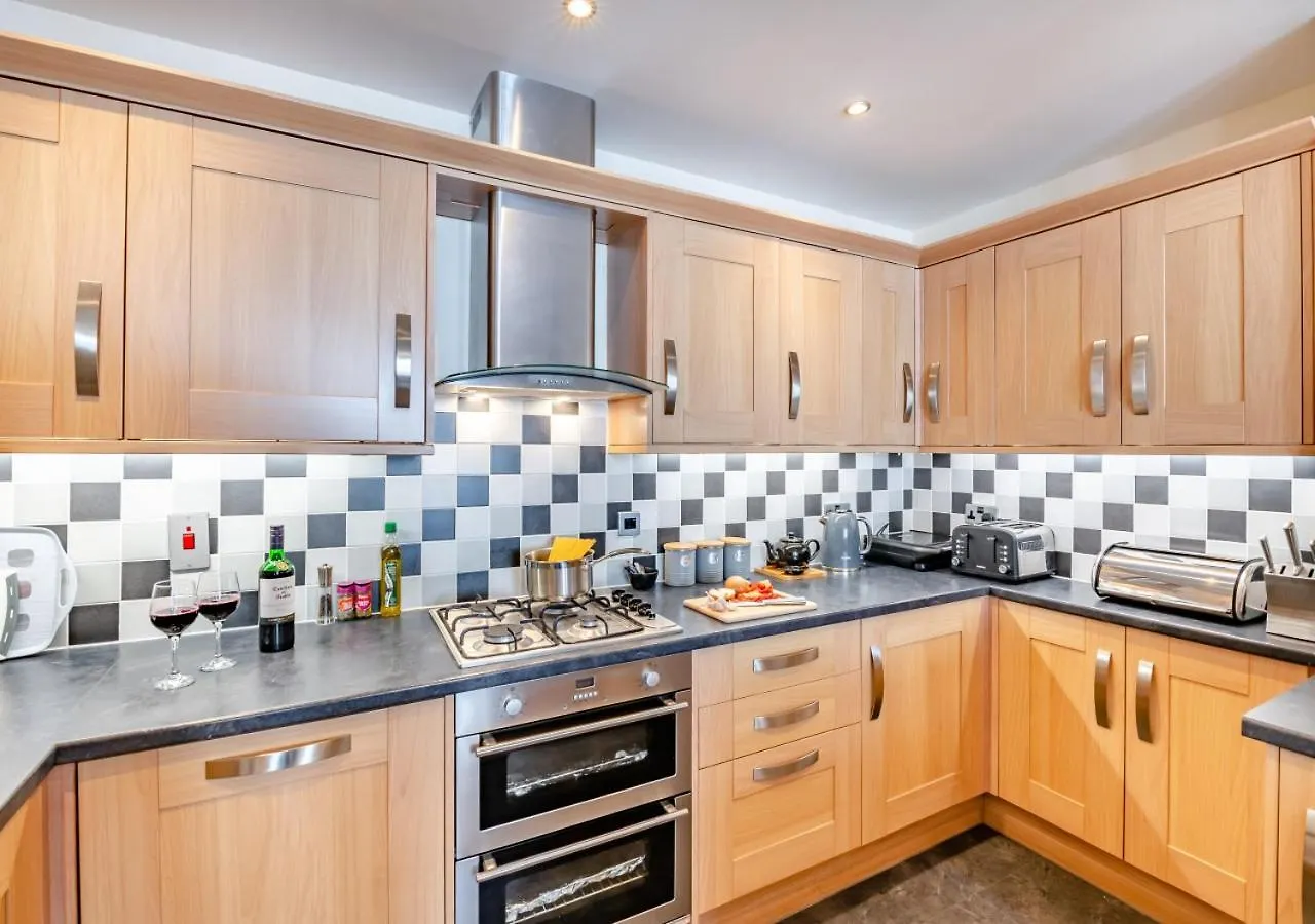 Apt 5 Kenilworth House Whitby 0*,